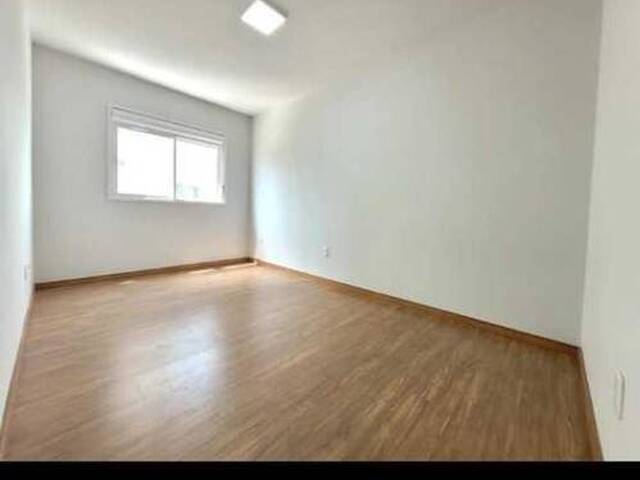 Apartamento para Venda em Caxias do Sul - 2