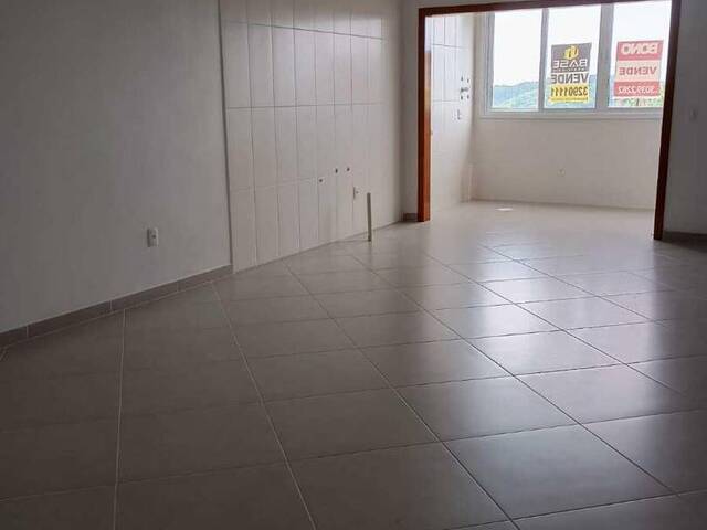 Apartamento para Venda em Caxias do Sul - 2