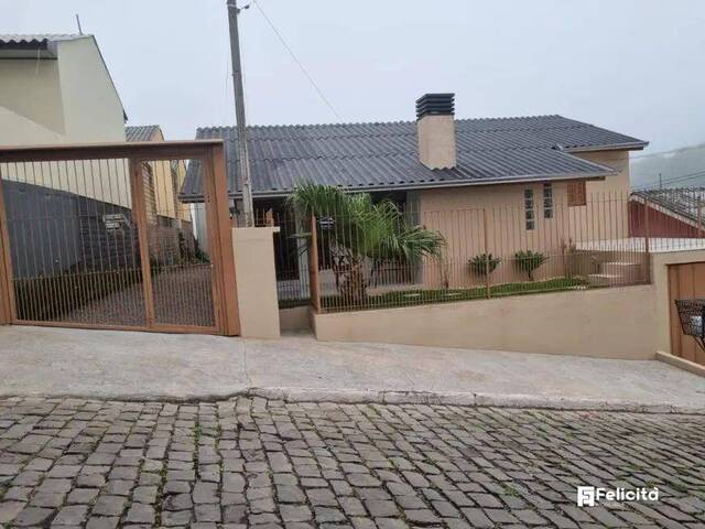 #1349 - Casa para Venda em Caxias do Sul - RS
