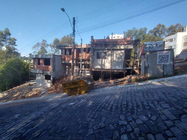 Sobrado para Venda em Caxias do Sul - 2