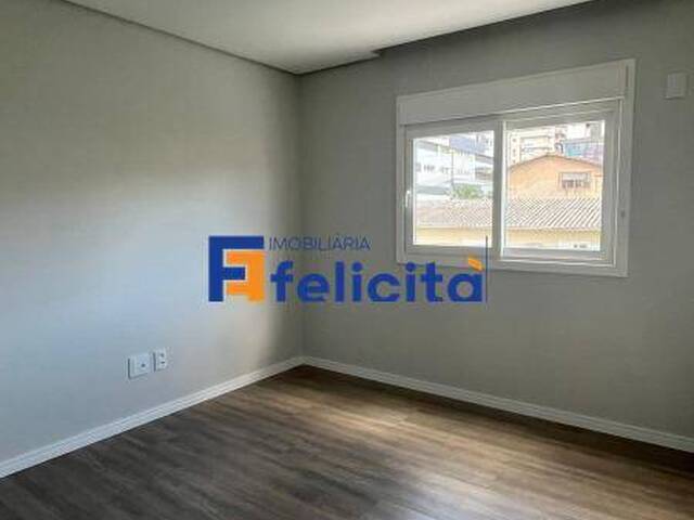 Apartamento para Venda em Caxias do Sul - 5
